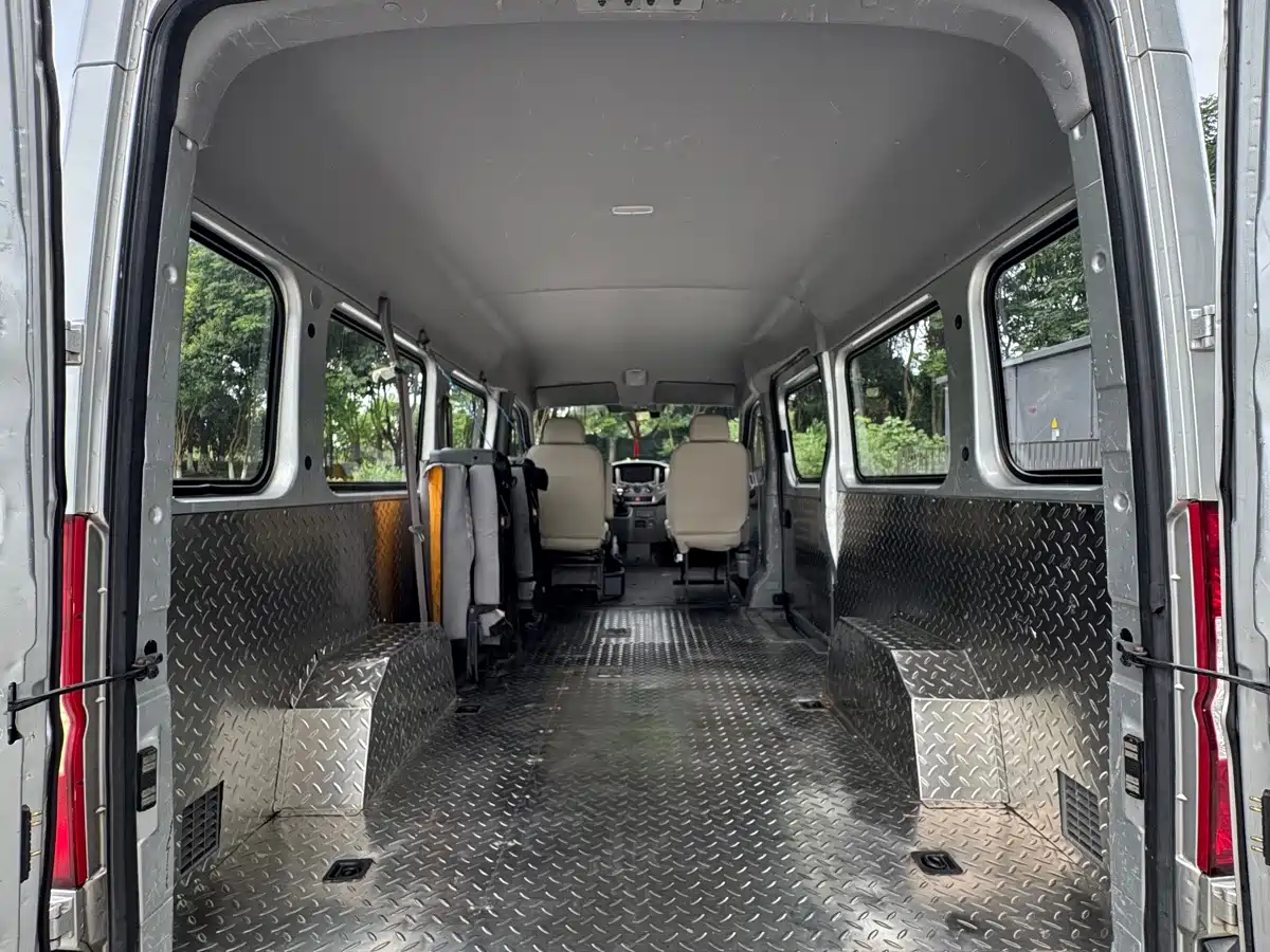 Dongfeng Yufeng Yufeng 2020 2020 2.5T V9 Logistics Vehicle Long Wheelbase Medium Roof 6-9-seater China V ZD25