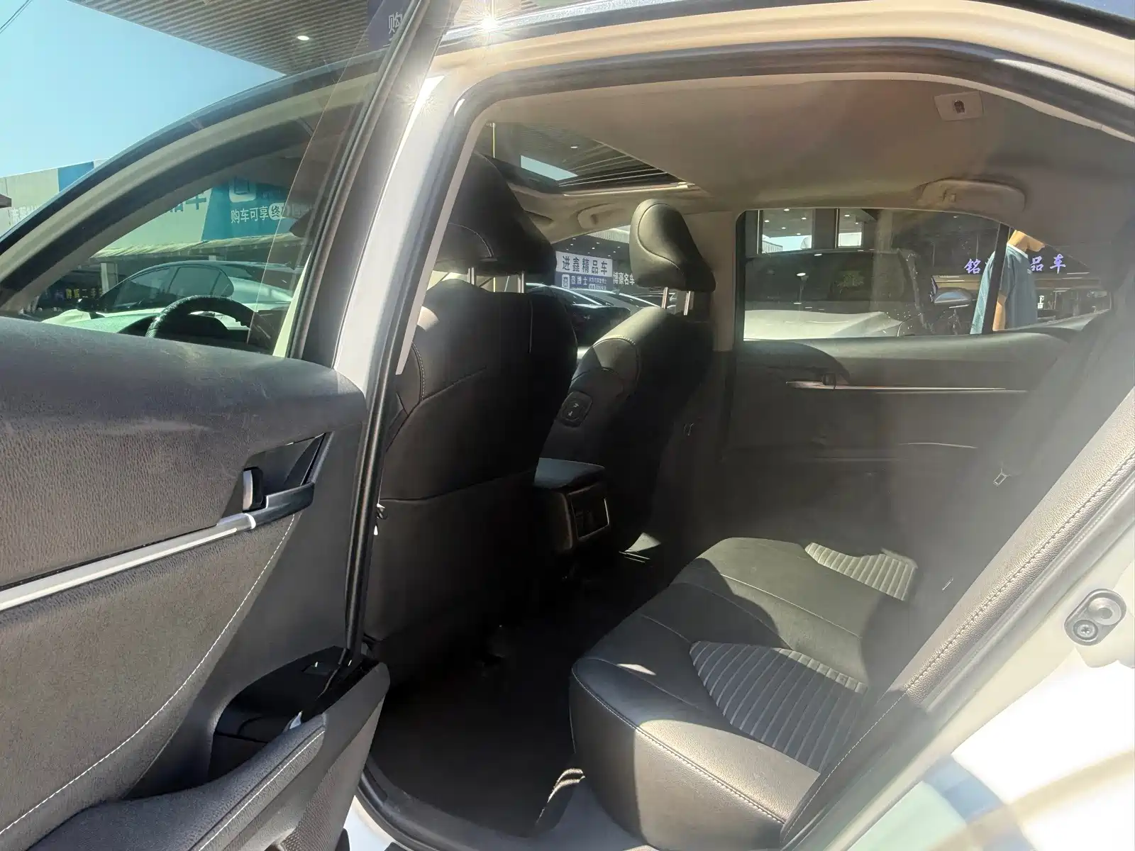 Фото 9 - Toyota Camry