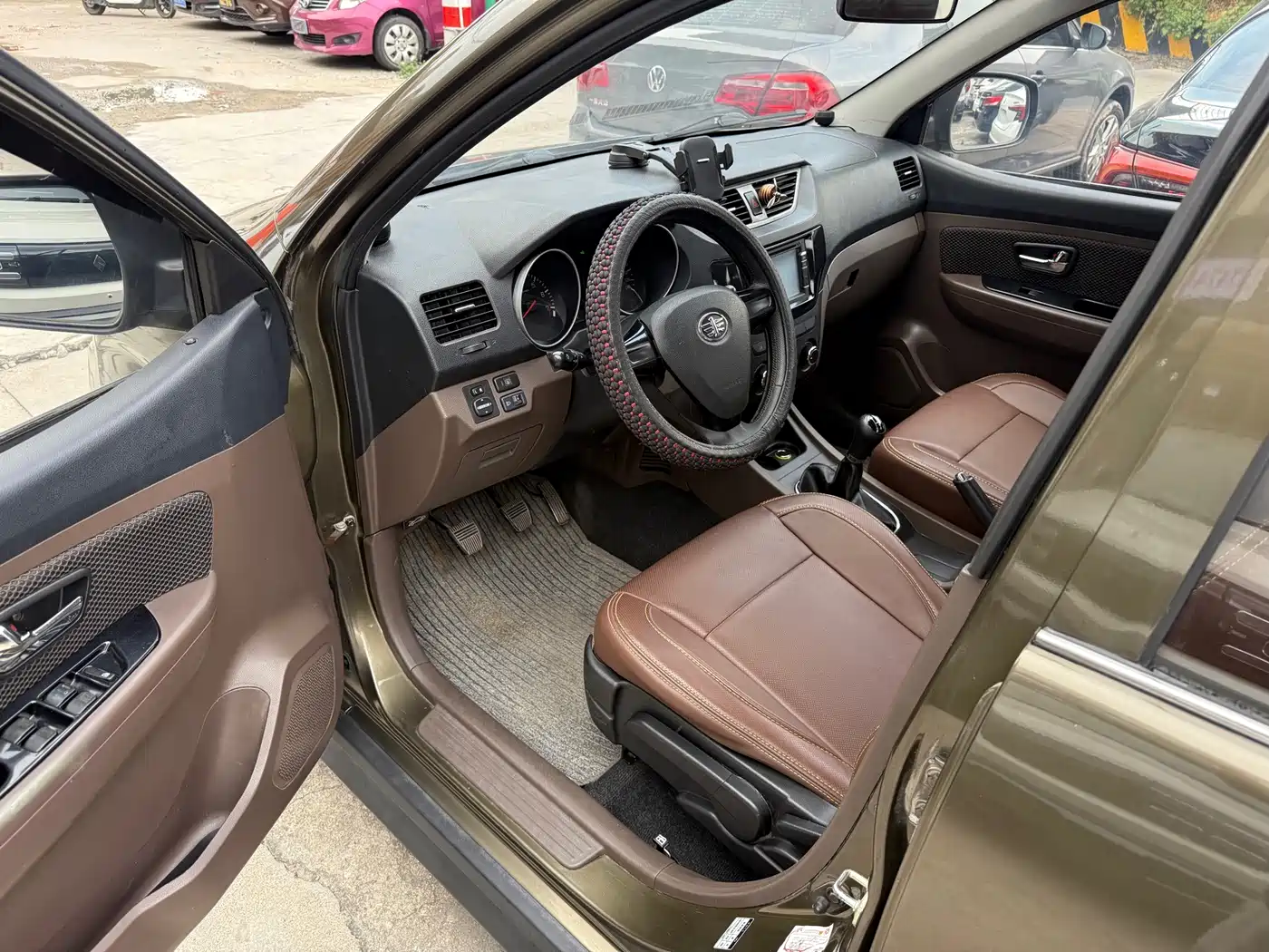 FAW Senya S80 2015 2015 1.5L Manual 7-Seater Navigation Edition