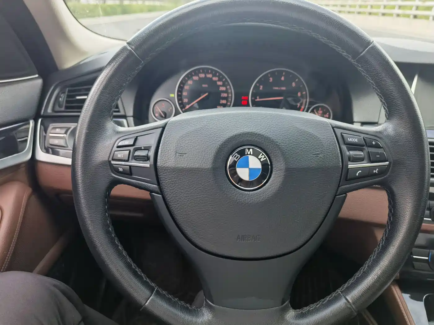 BMW 5 Series 2014 520Li Elegance фото 15