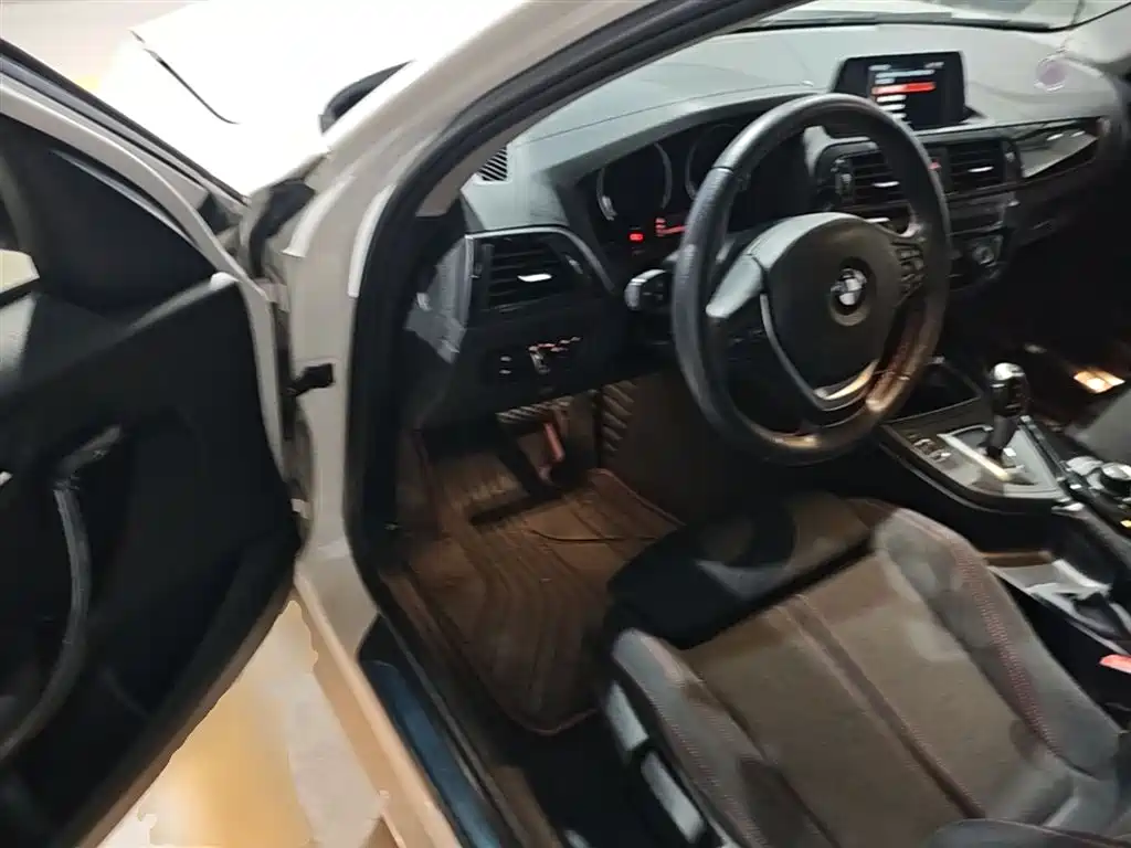 BMW 1 Series (Import) 2018 118i Sport Design Package фото 16