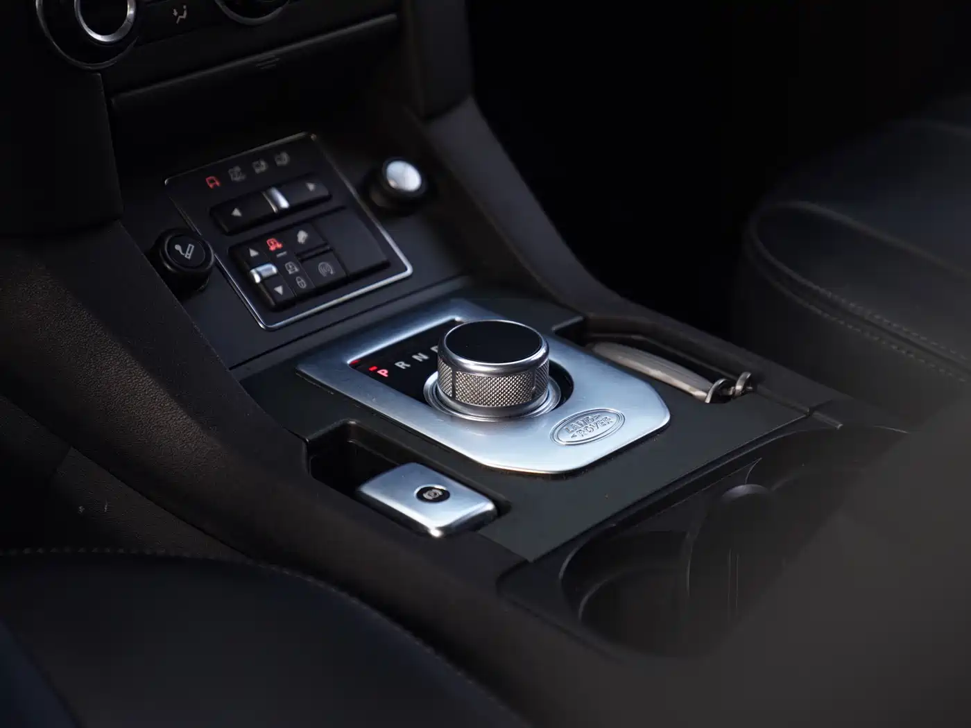 Land Rover Discovery 2015 3.0 SC V6 SE фото 11