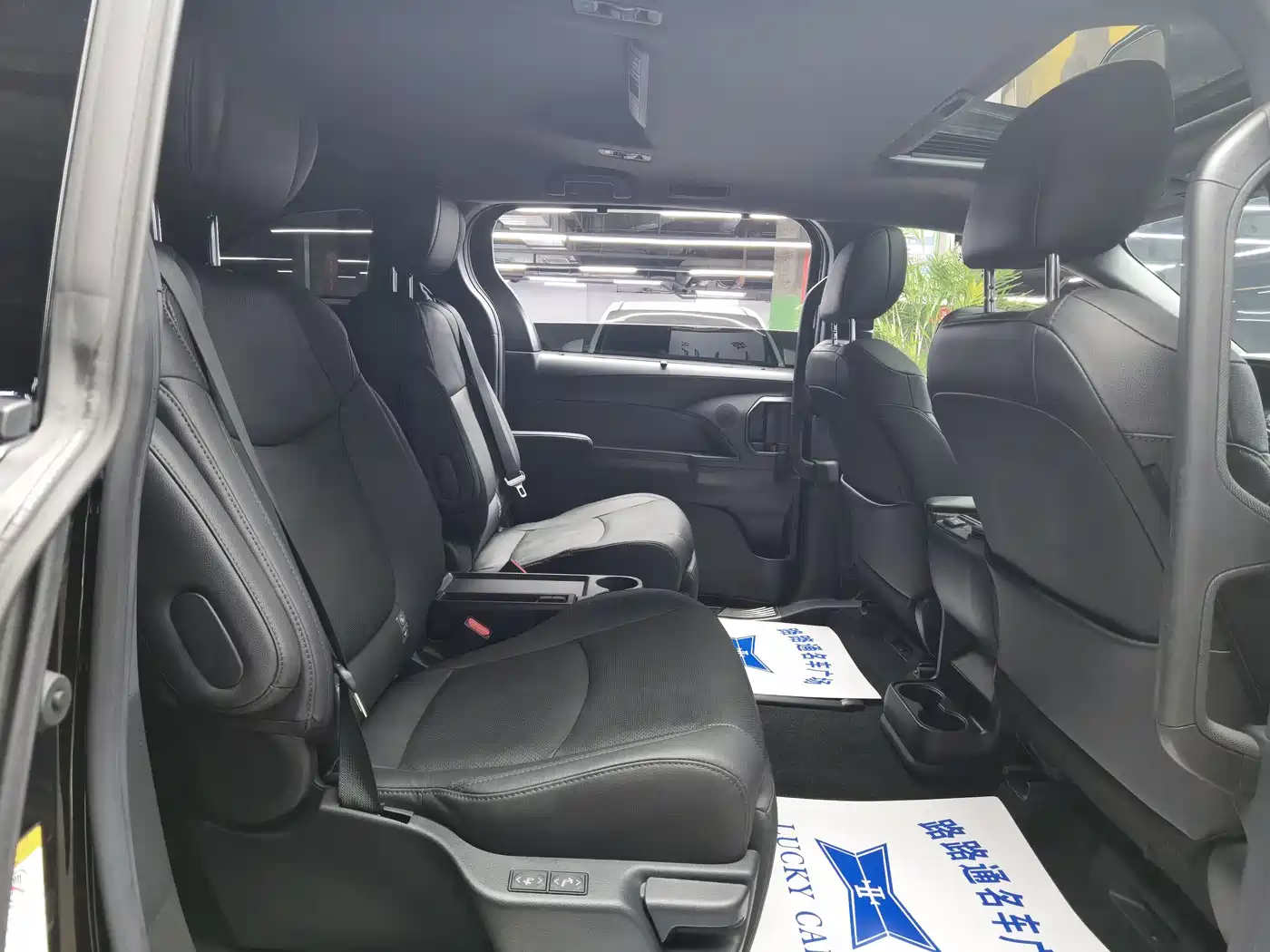 Toyota Sienna 2021 2.5L Hybrid Premium Edition фото 9
