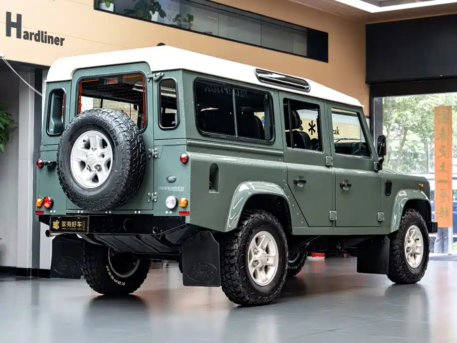 Фото 4 - Land Rover Defender
