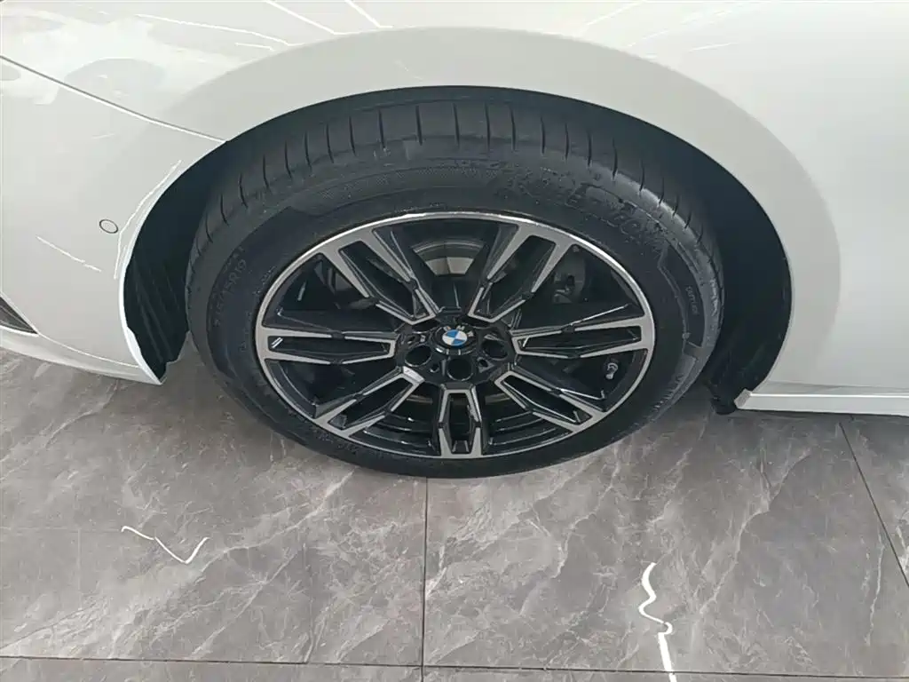 BMW 5 Series 2024 530Li xDrive M Sport Package фото 23