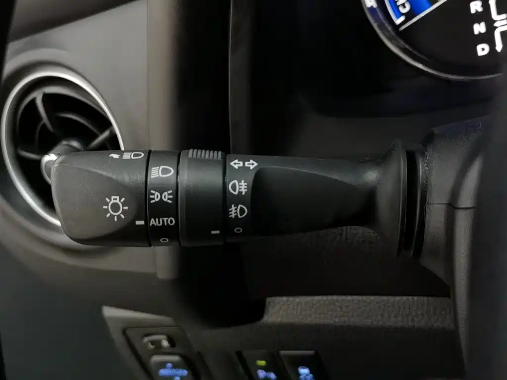 Toyota Corolla 2017 Facelift Hybrid 1.8L E-CVT Elite Edition фото 21