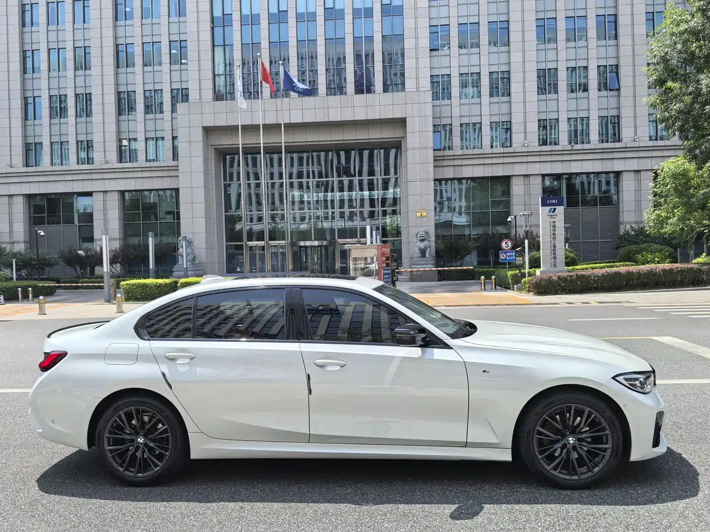 BMW 3 Series 2022 325Li M Sport Shadow Edition фото 6