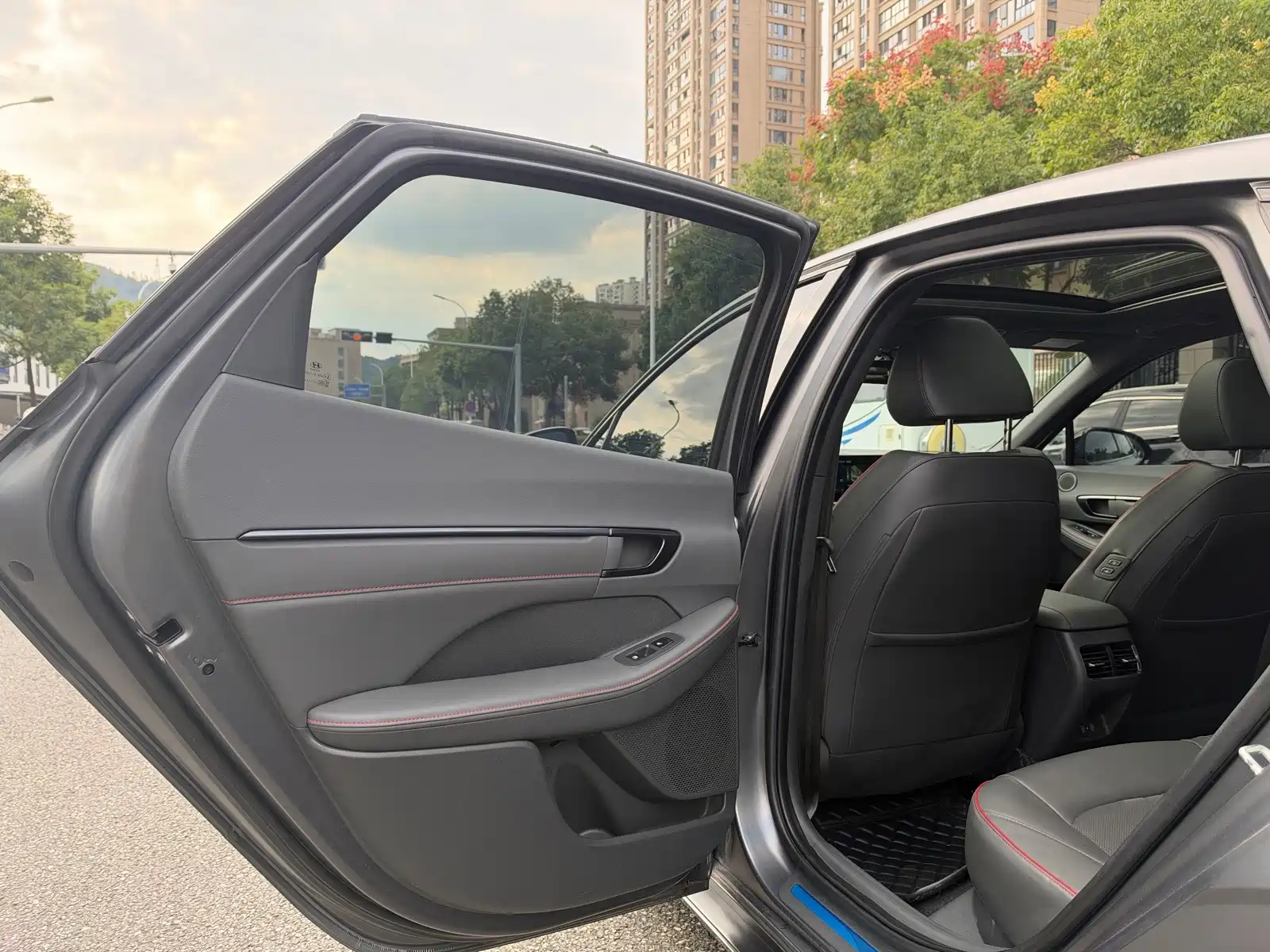 Photo 11 - Hyundai Sonata