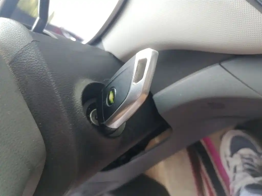 Chevrolet Sail 2015 Sail 3 1.3L AMT Ideal Edition фото 9