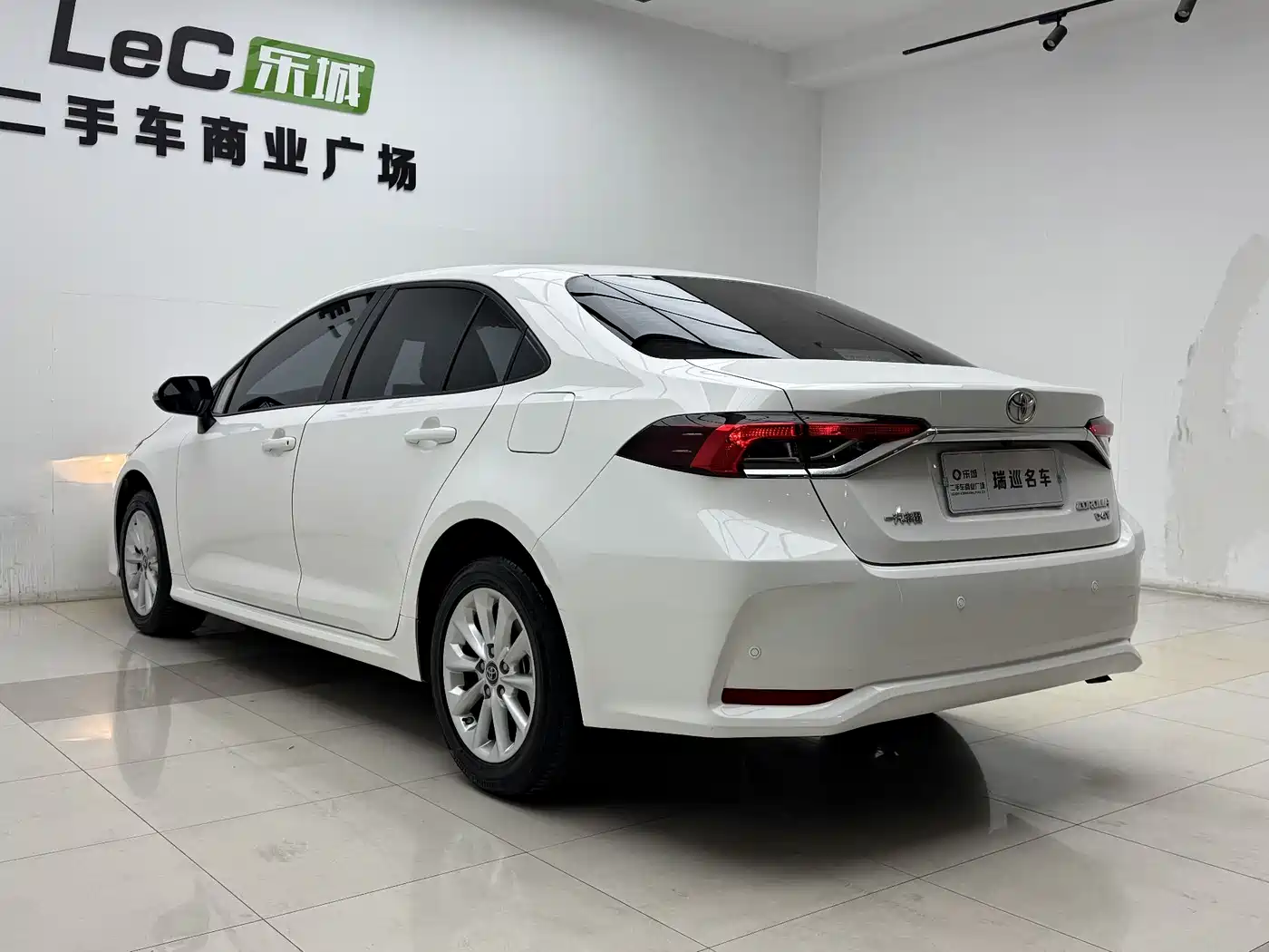 Toyota Corolla 2021 1.2T S-CVT Luxury Edition фото 5