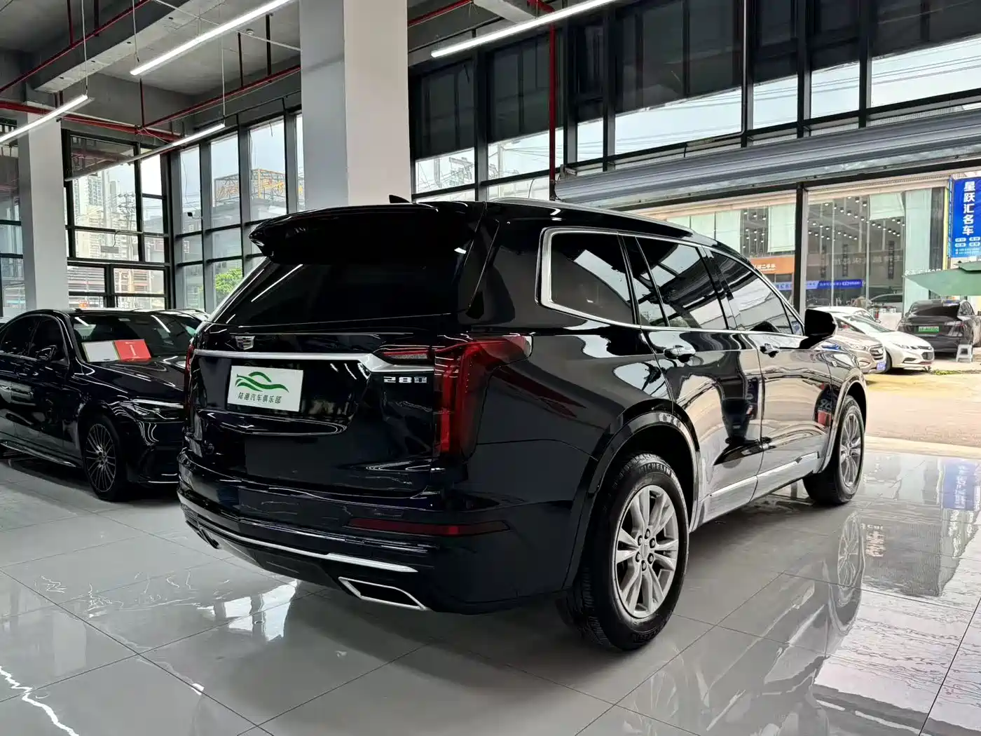CADILLAC XT6