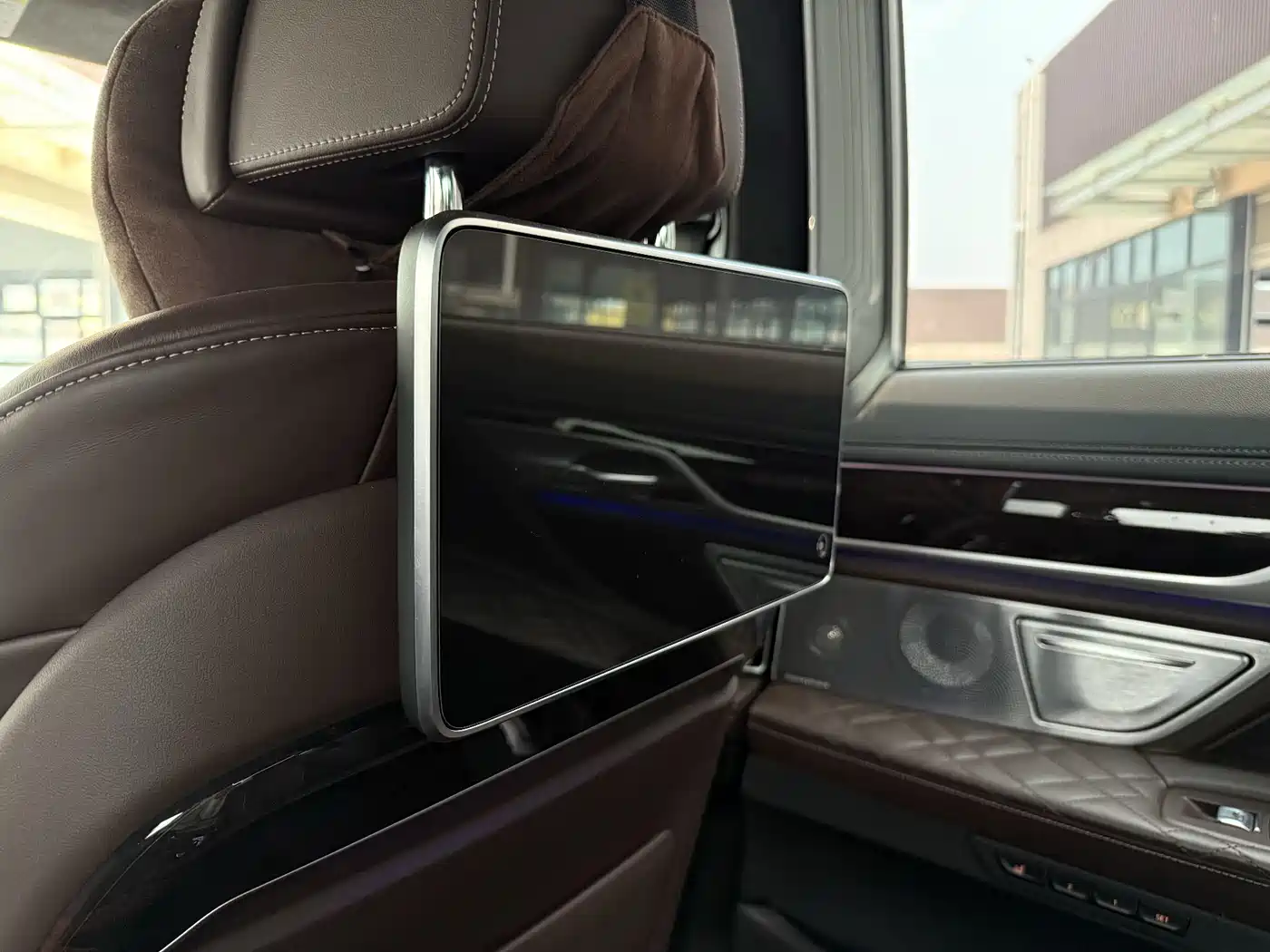BMW 7 Series 2022 740Li xDrive Executive M Sport Package фото 17