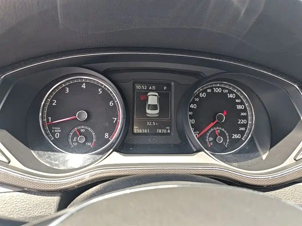Volkswagen Passat 2017 330TSI DSG Luxury фото 12