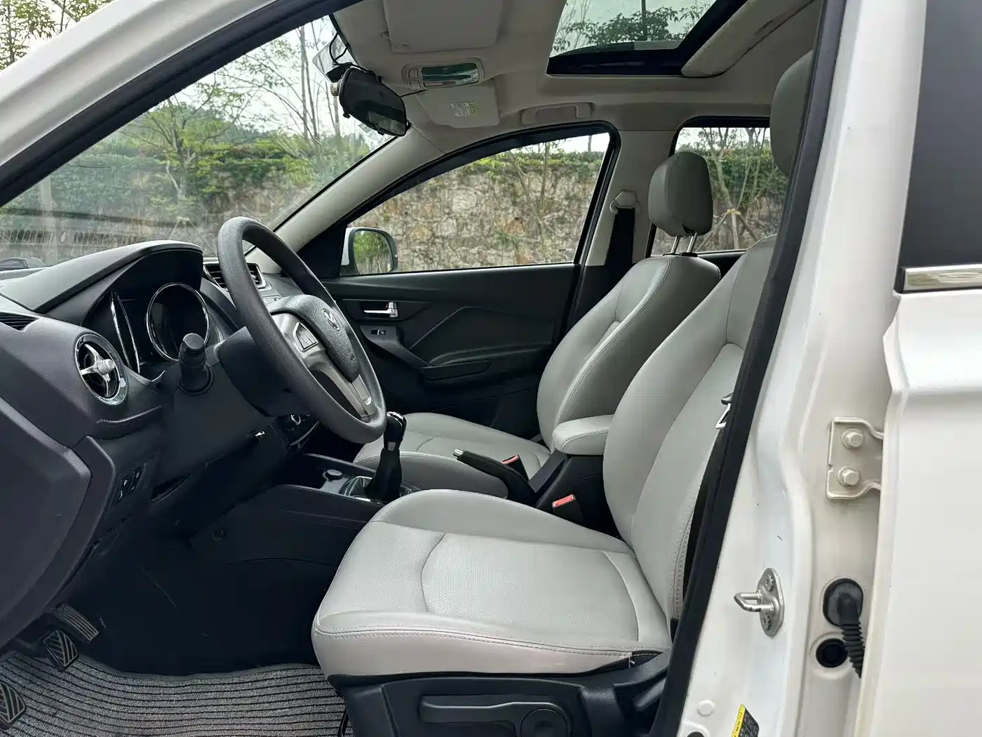 BAIC Huansu S3 2017 2017 1.5L Manual Luxury