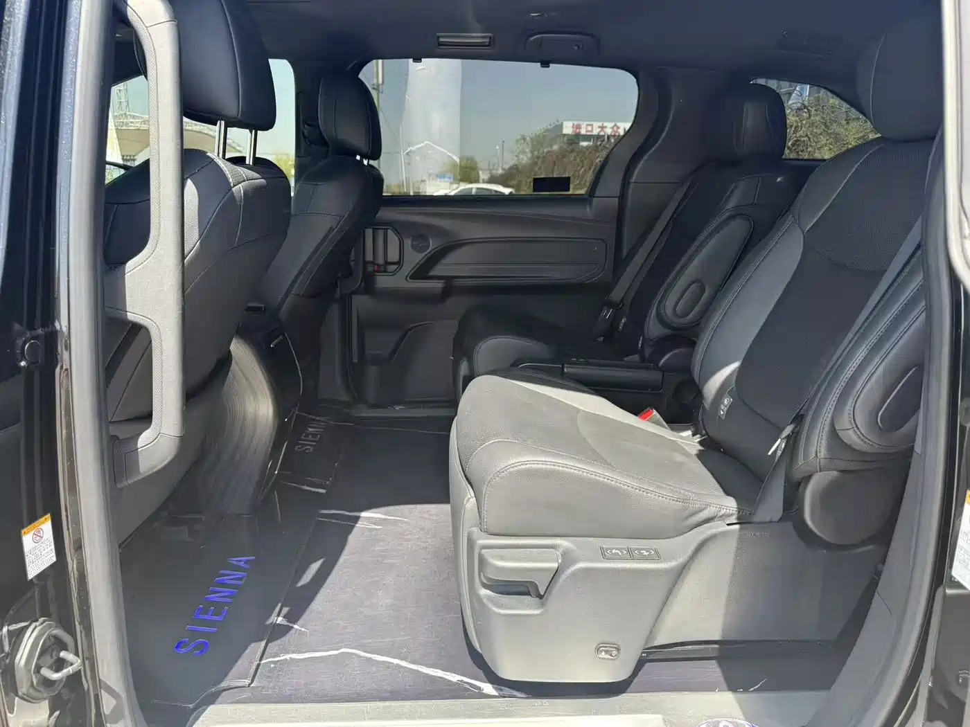 Toyota Sienna 2021 2.5L Hybrid Premium Edition фото 9