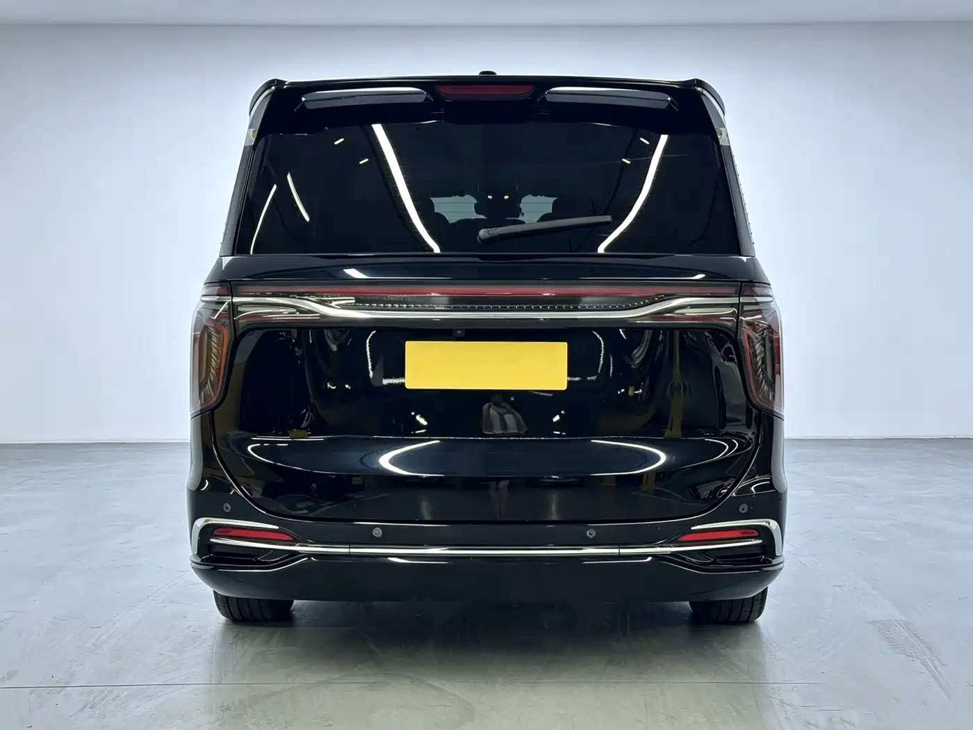 Hongqi HQ9 2023 2.0T Smart Connect Flag Smooth Edition фото 5