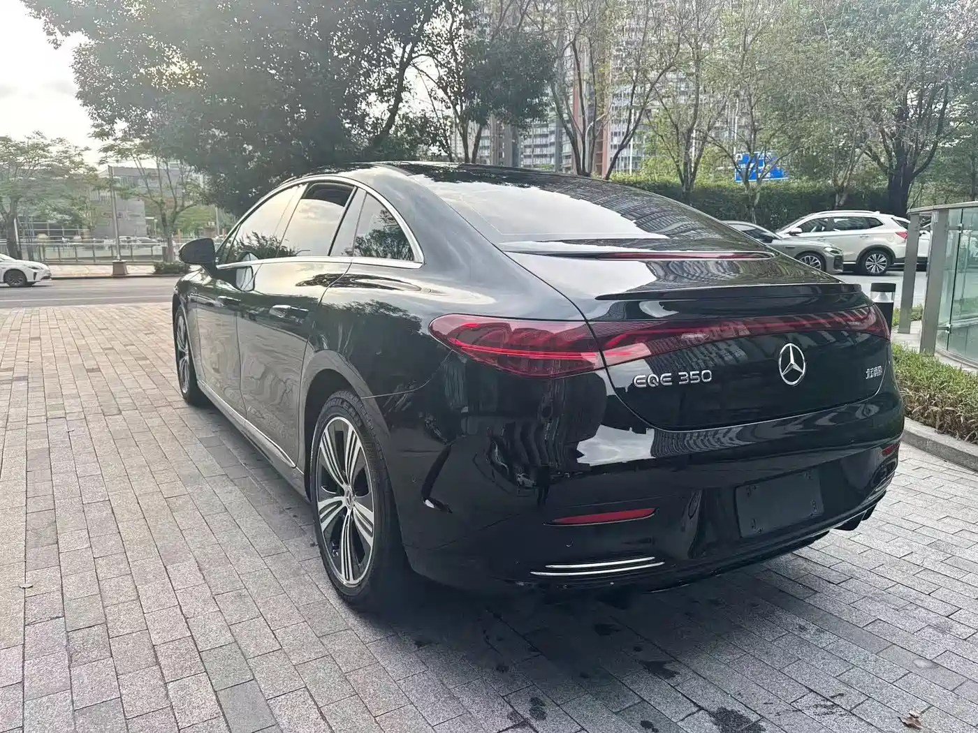 Mercedes-Benz EQE 2025 Model 500 4MATIC Luxury Edition фото 7