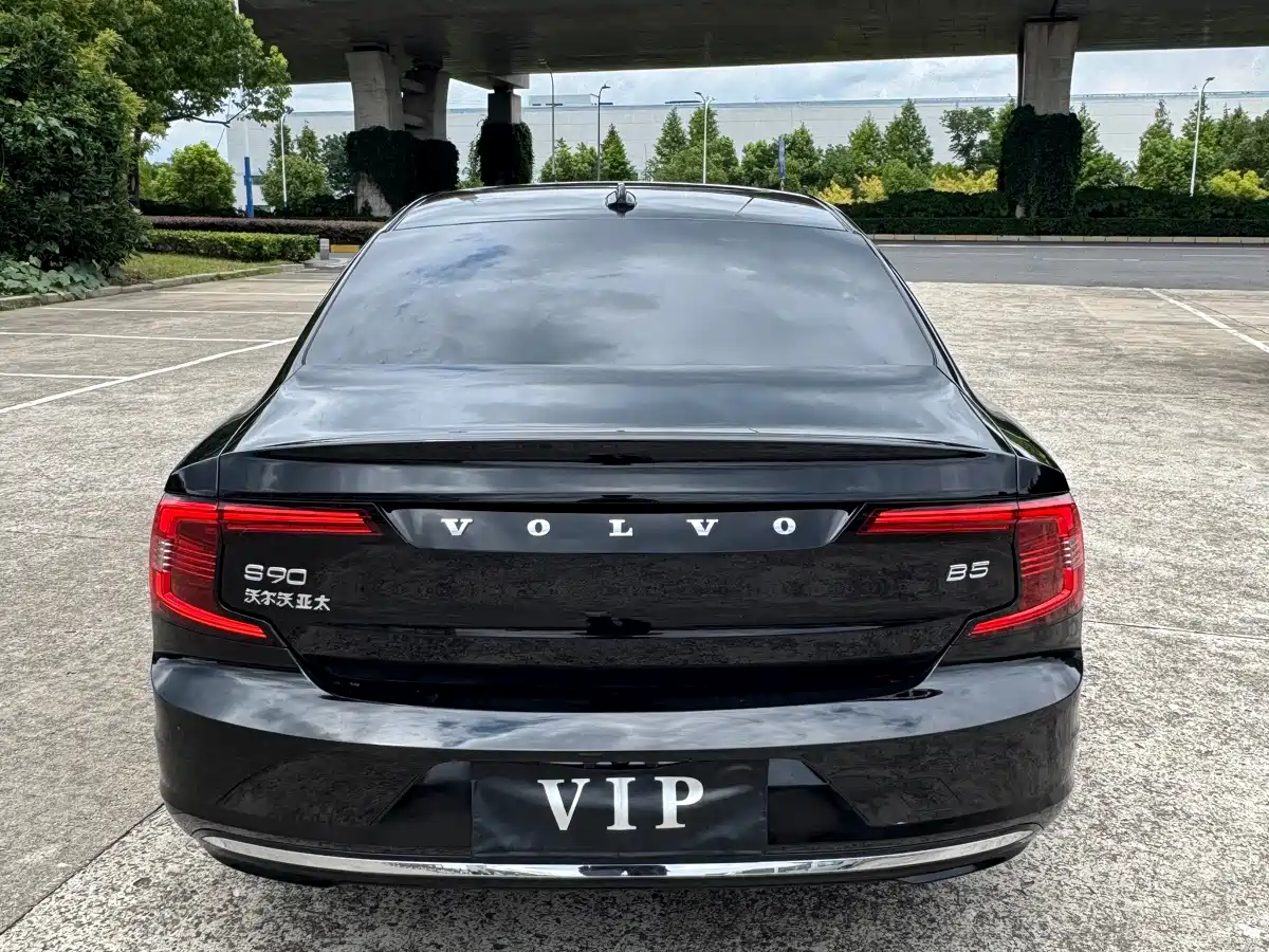 Фото 9 - Volvo S90