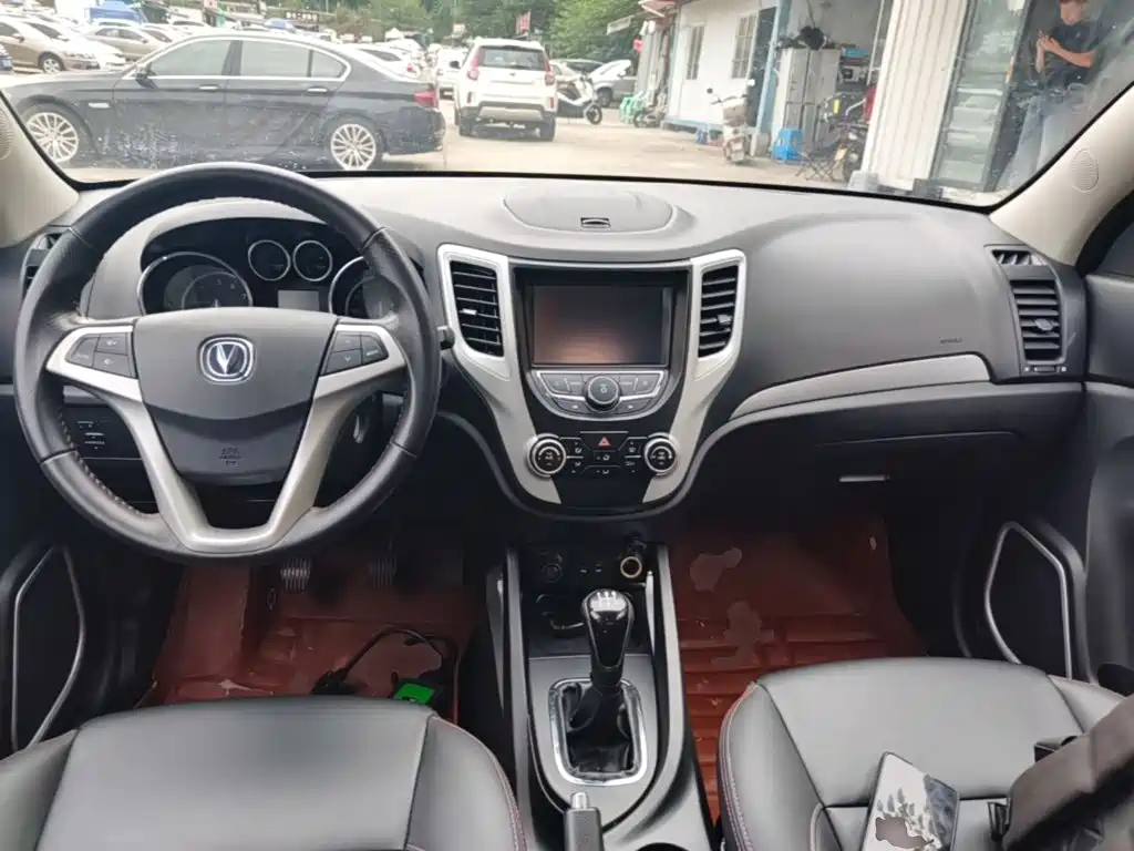 Photo 10 - Changan CS35