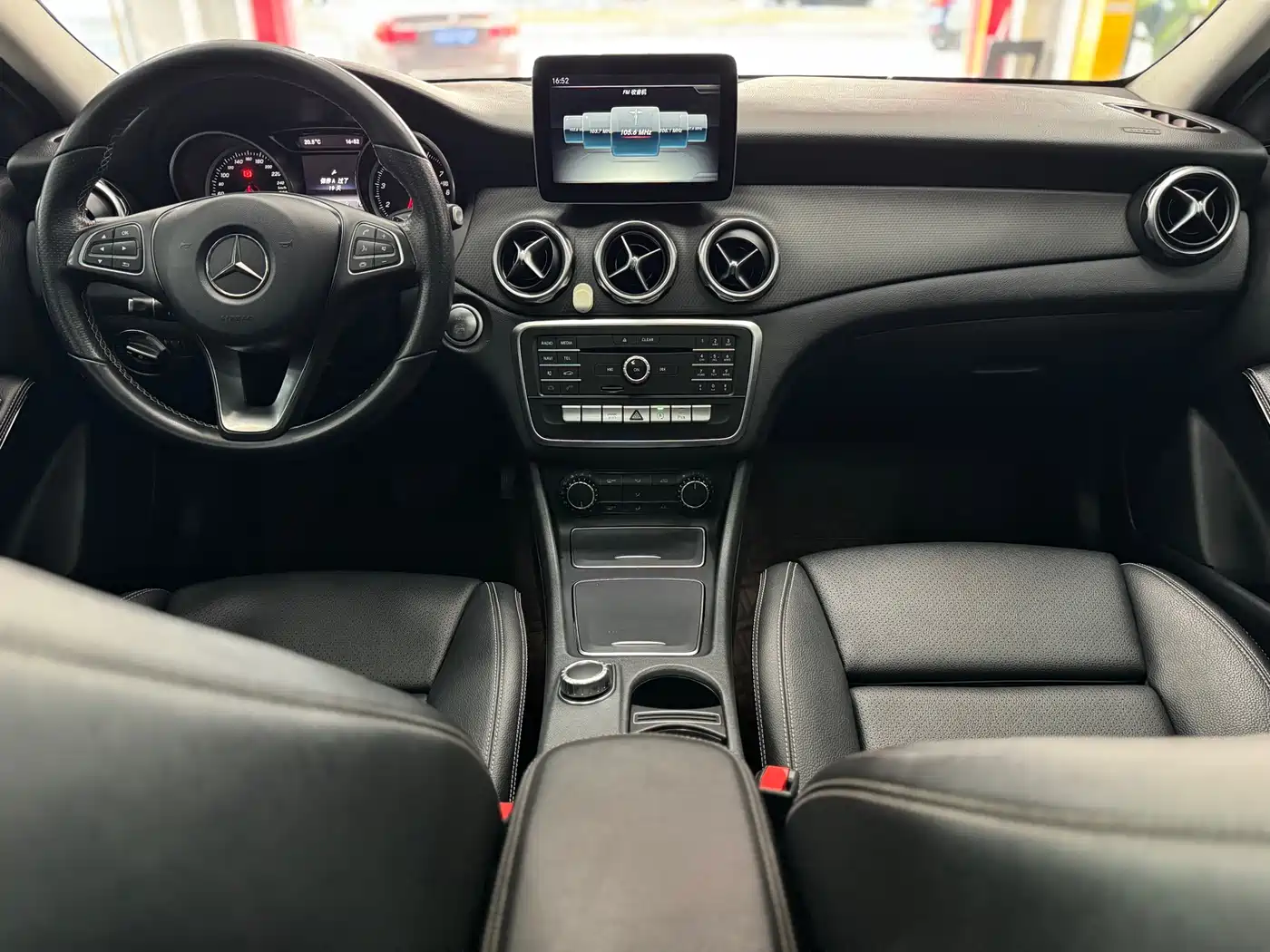 Mercedes-Benz GLA 2018 GLA 200 Fashion фото 7