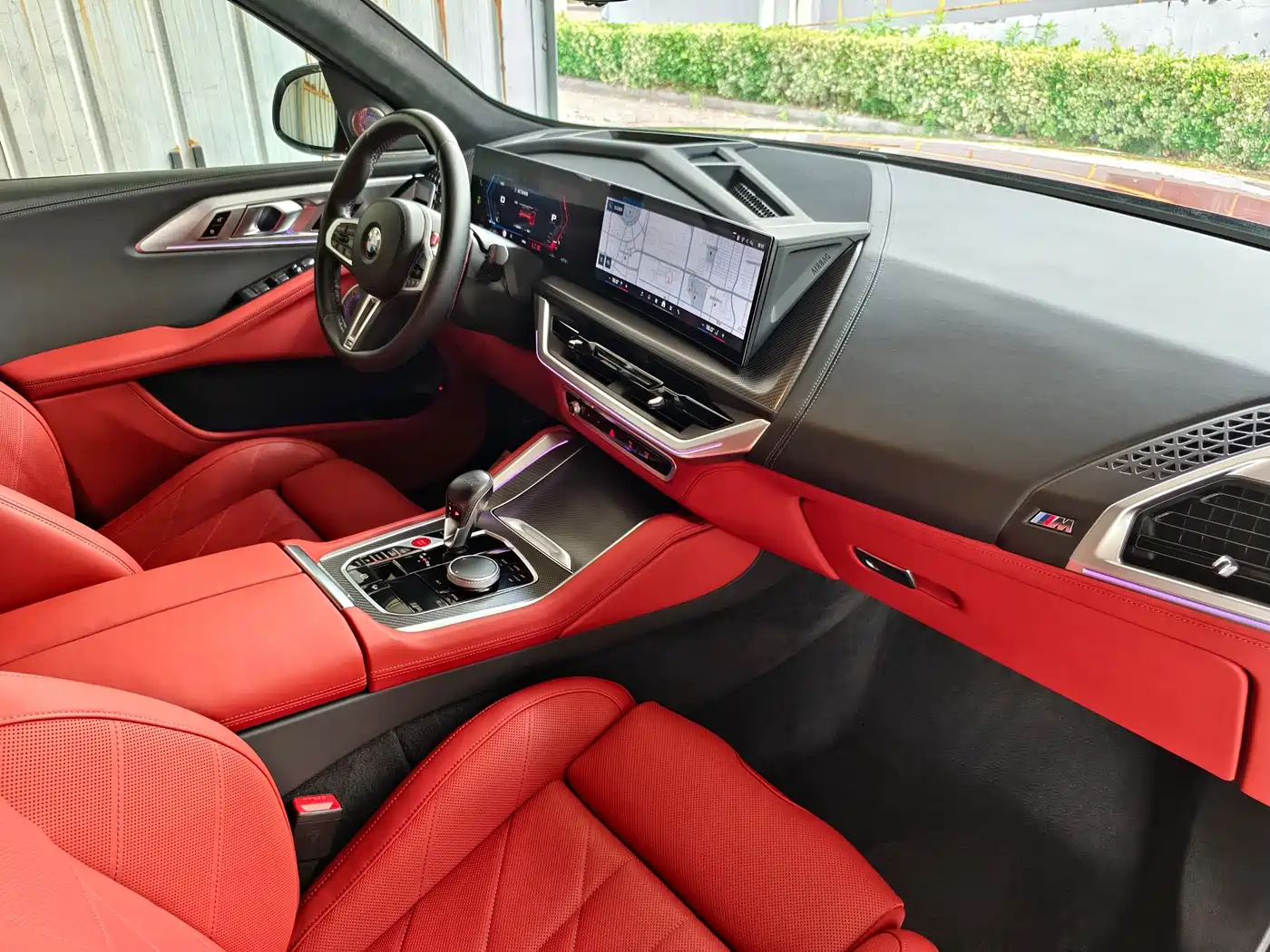 BMW XM 2023 50e фото 23