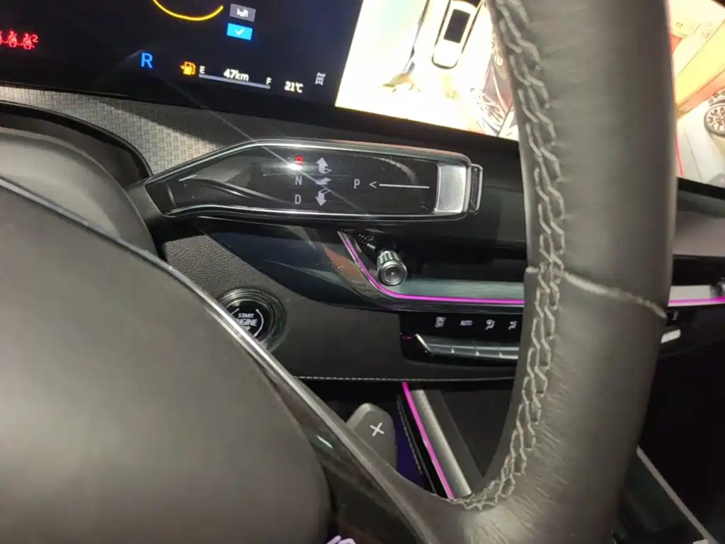 Photo 14 - Cadillac XT5