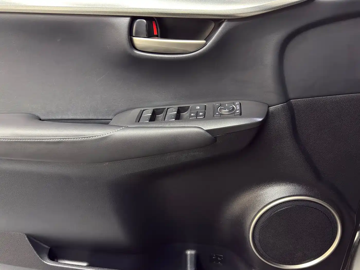 Lexus NX 2015 200 FWD Premium фото 16