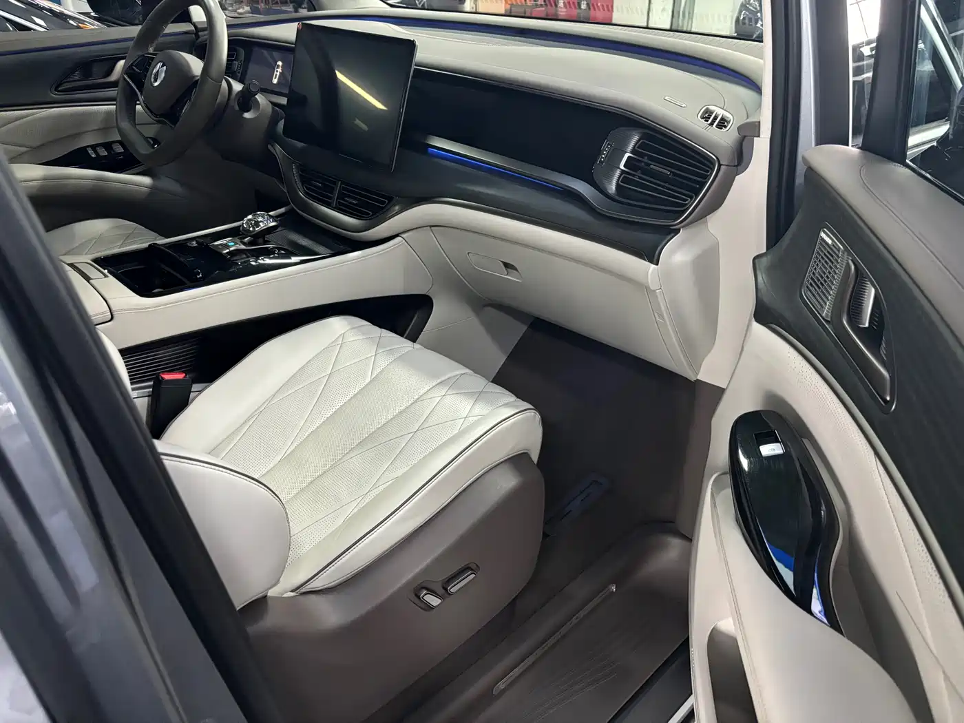 Denza D9 2022 DM-i 970 AWD Flagship фото 7