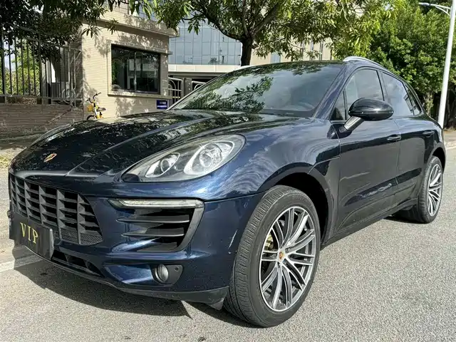 PORSCHE MACAN