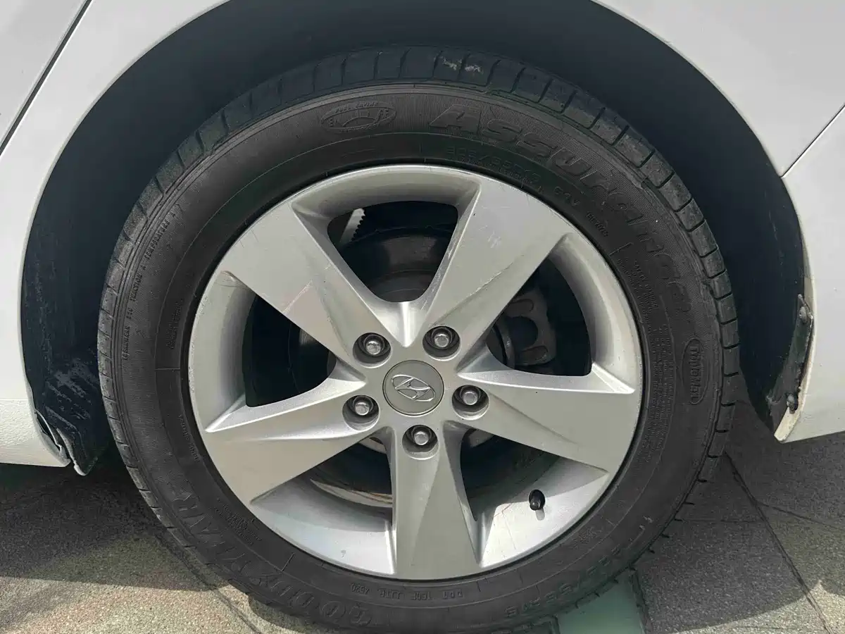 Hyundai Langdong 2013 1.6L Automatic Leading фото 15