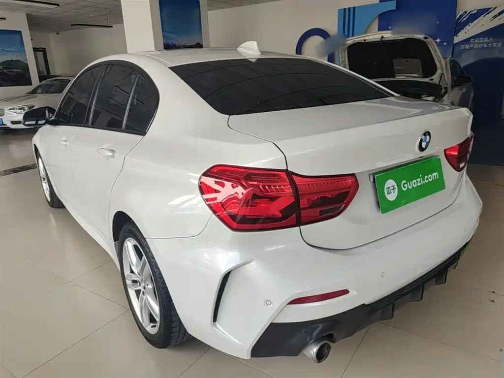 BMW 1 Series 2019 118i M Sport Package фото 5