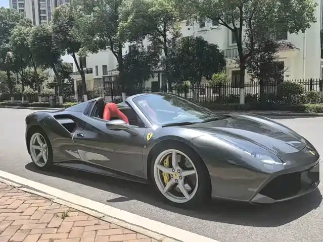 FERRARI 488