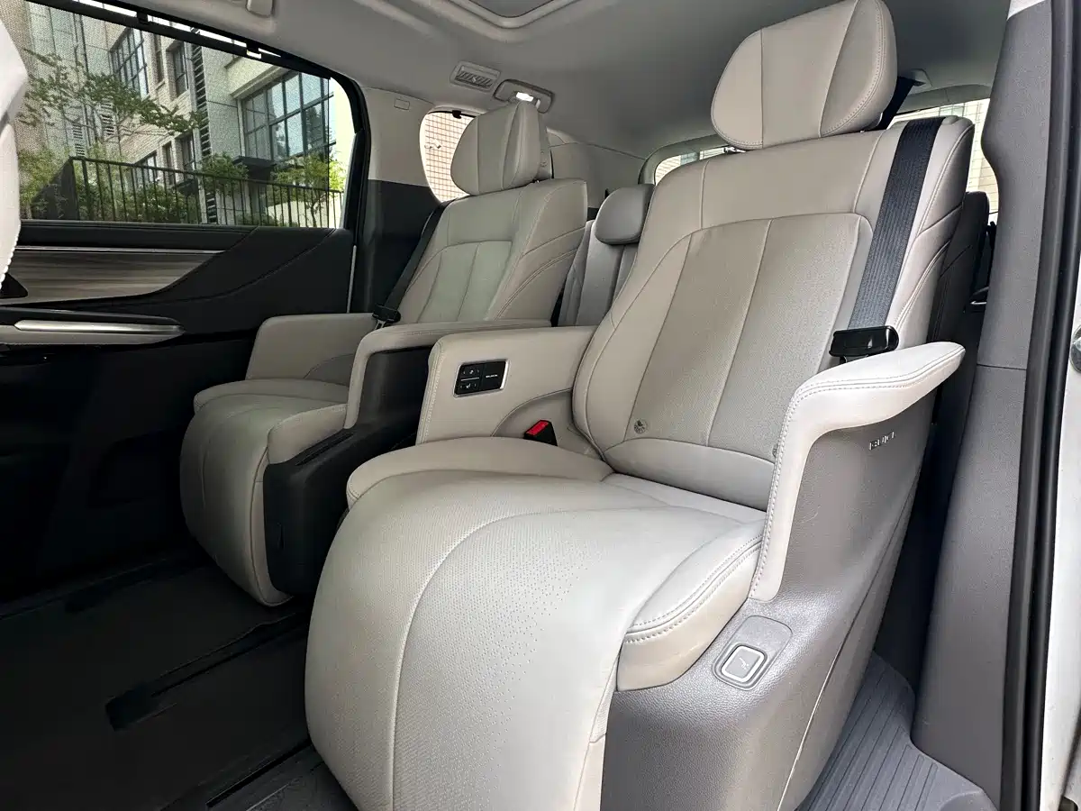Buick GL8 2025 Land Honor Premium Edition фото 22