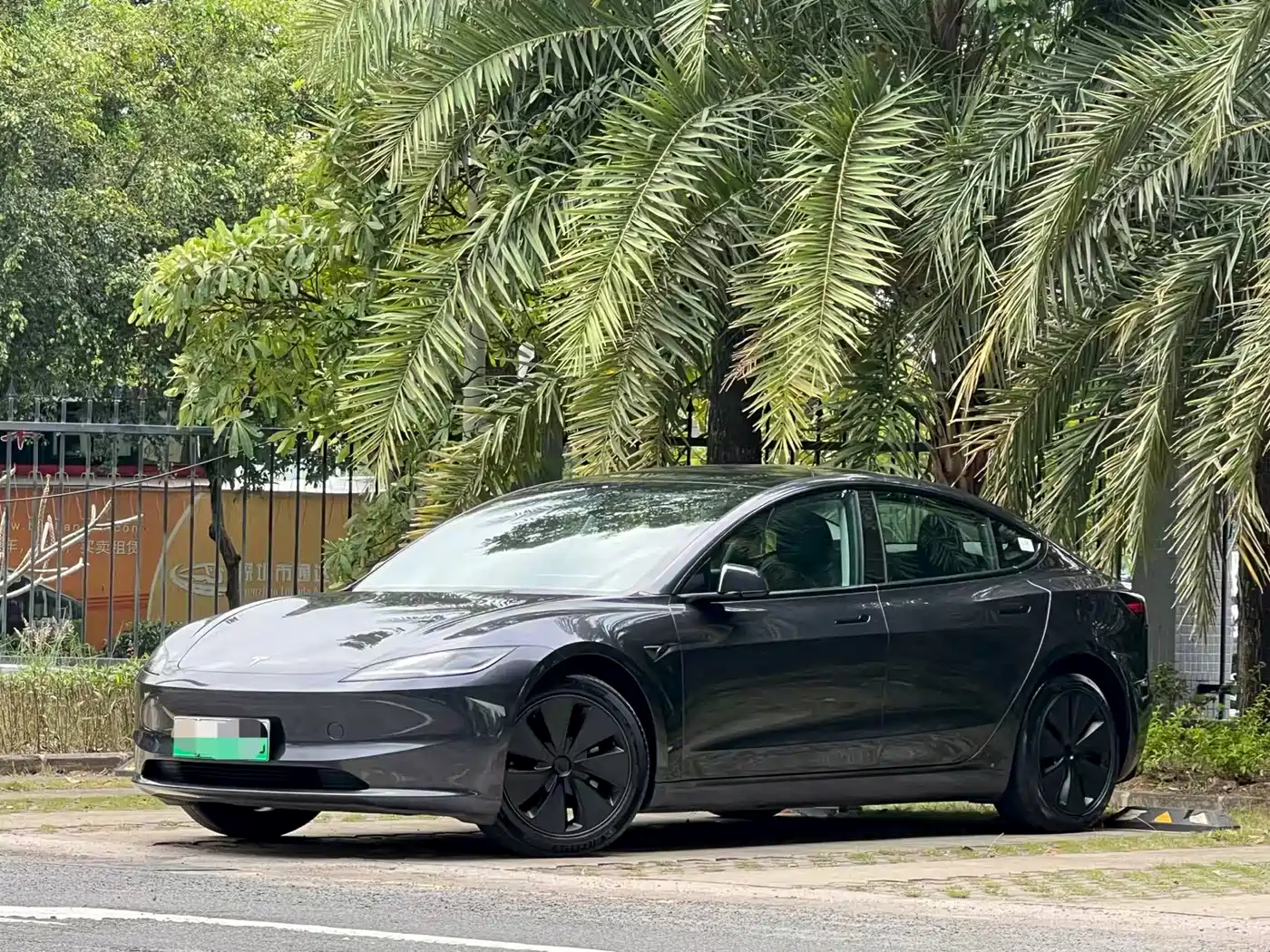 TESLA MODEL 3