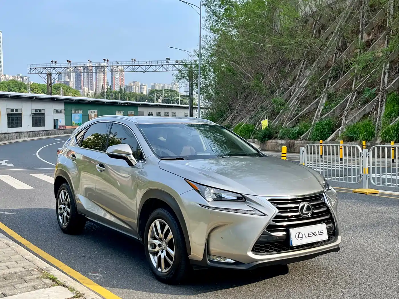 Lexus NX 2015 200t AWD F Sport фото 3