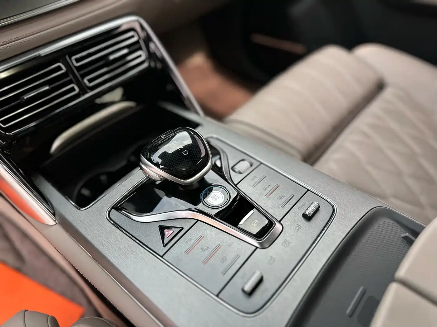 BYD Tang New Energy 2024 DM-p Champion Edition 215KM AWD Flagship фото 12