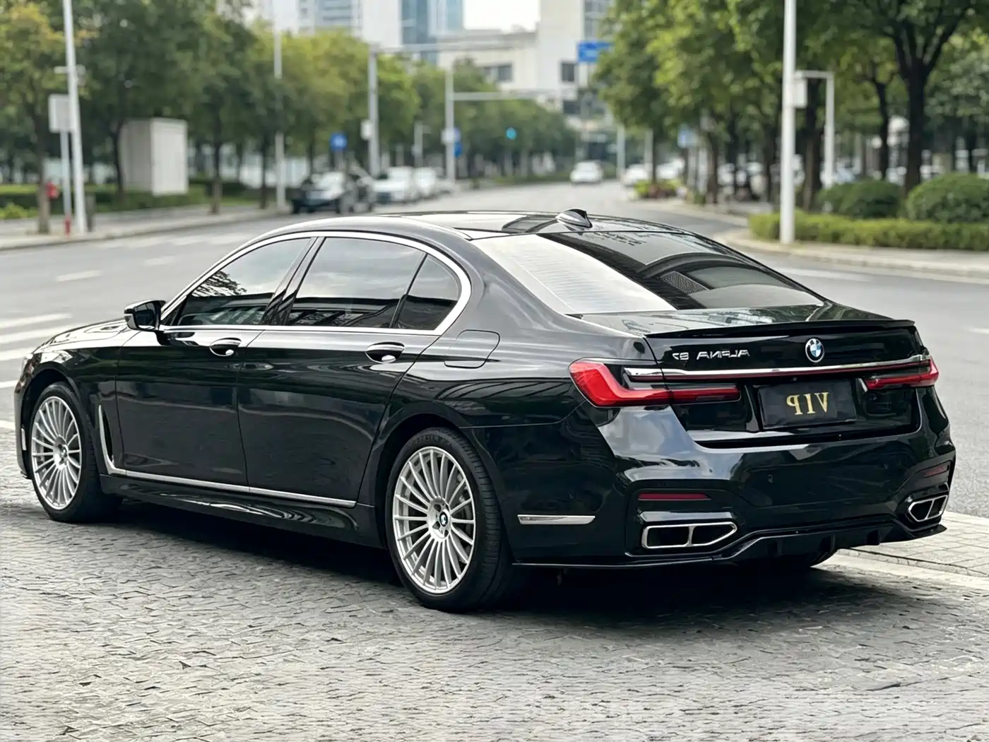 BMW 7 Series 2017 740Li xDrive Luxury Edition фото 7