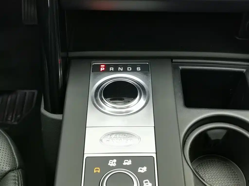 Land Rover Discovery 2019 3.0 SC V6 SE фото 13