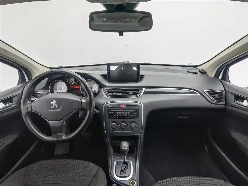 Peugeot 308 2014 Model Joy Edition Classic 1.6L Automatic Superior Style фото 5