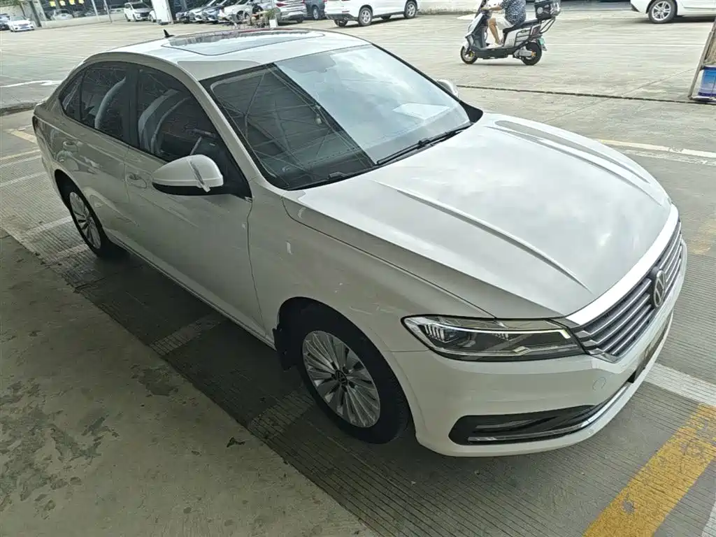 Volkswagen Lavida 2022 1.5L Auto Comfort Edition фото 4