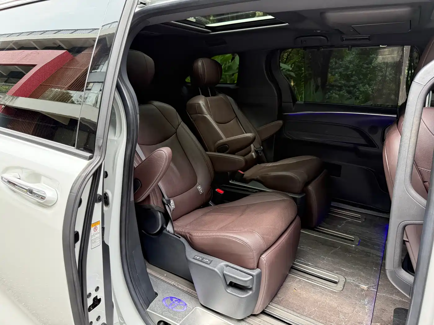Toyota Sienna 2021 2.5L Hybrid Platinum Edition фото 15