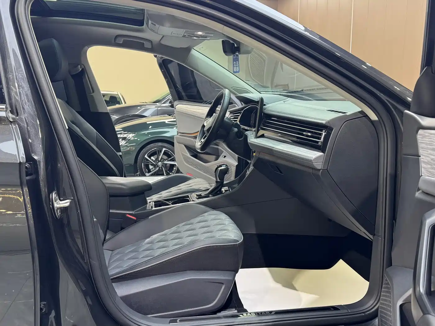 Volkswagen Sagitar 2023 280TSI DSG Surpass Plus Edition фото 7