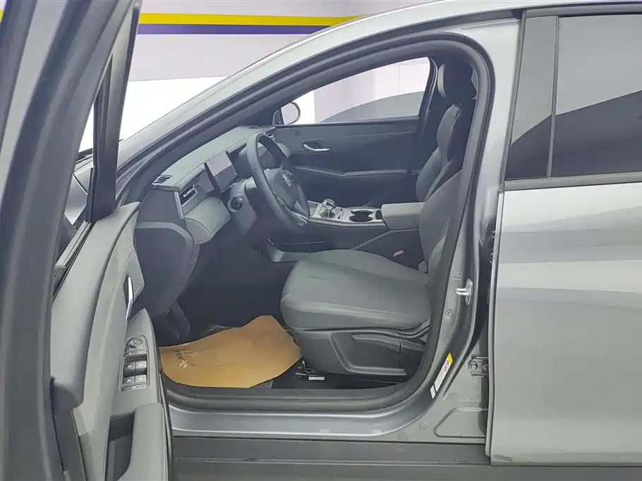BYD Qin PLUS 2025 DM-i Smart Drive 55KM Leader фото 9