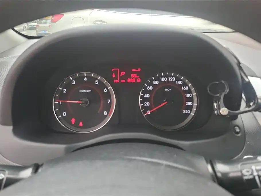 Hyundai Reina 2014 Model 1.4L Automatic GLX фото 14
