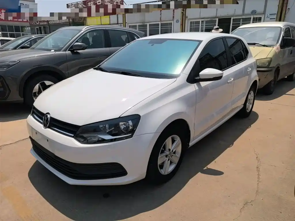 Volkswagen Polo 2014 1.4L Manual Trend Edition фото 2