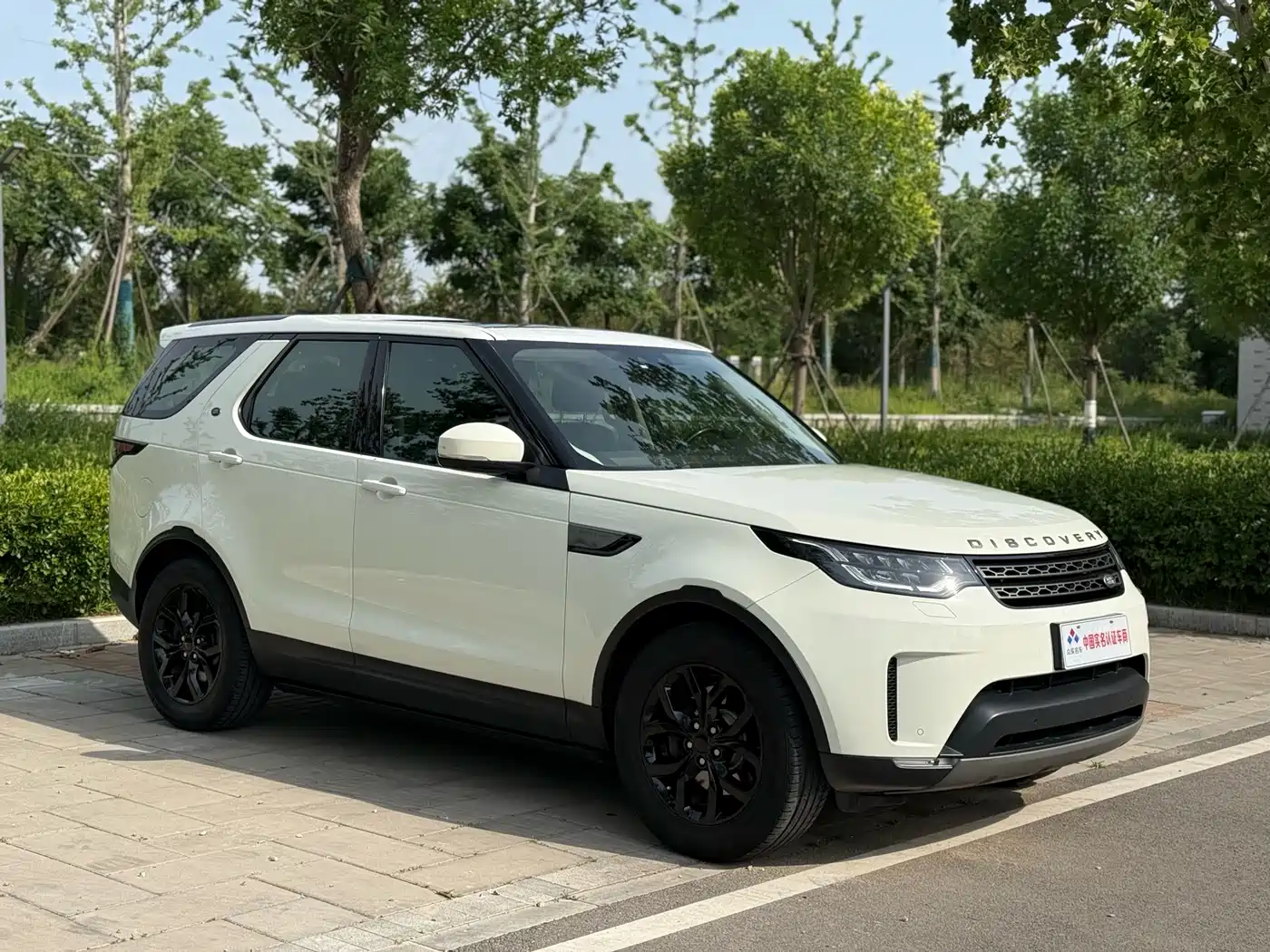 Land Rover Discovery 2018 3.0 SC V6 SE фото 3