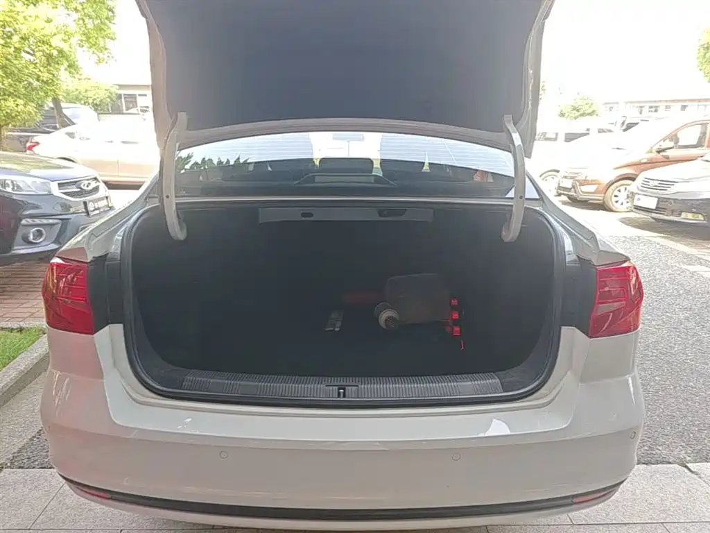 Volkswagen Bora 2018 1.5L Automatic Fashion фото 19