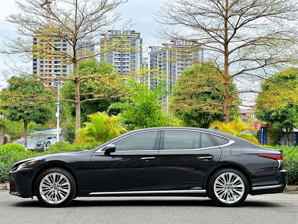 Lexus LS 2018 500h Executive Edition China VI фото 5