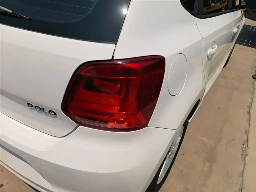 Volkswagen Polo 2014 1.4L Manual Trend Edition фото 8