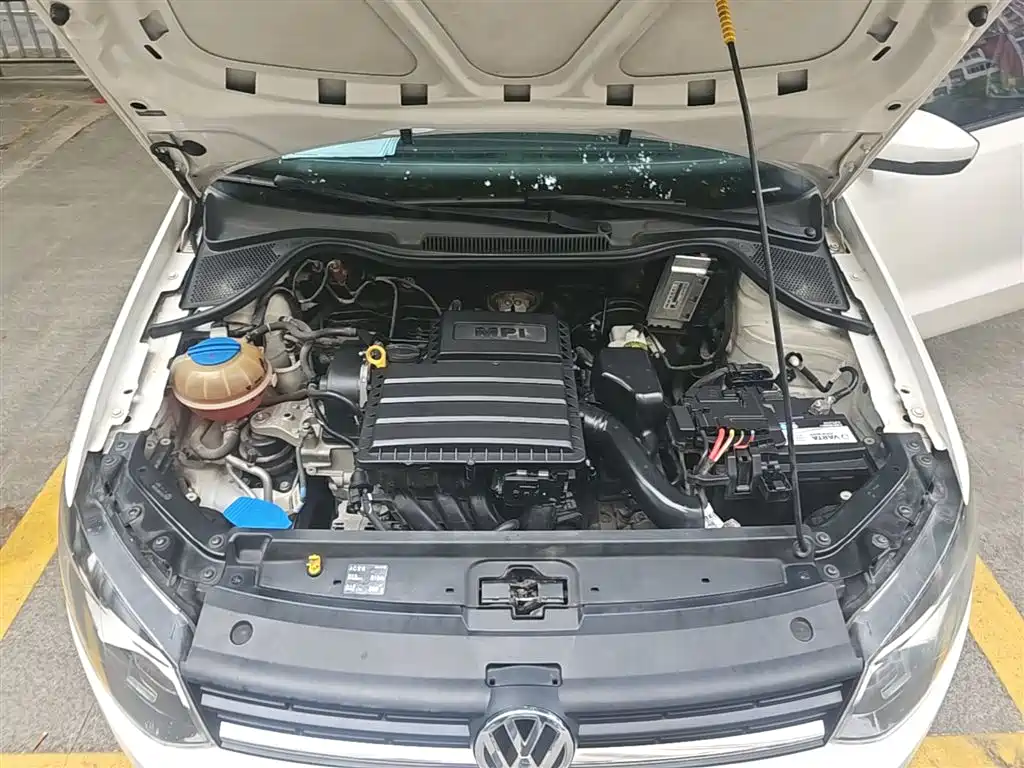 Volkswagen Polo 2016 1.4L Automatic Trend фото 20